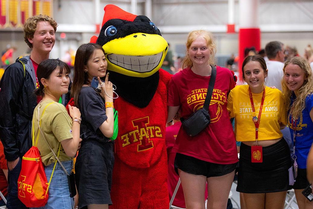 Students pose for a group photo with the Cy mascot.